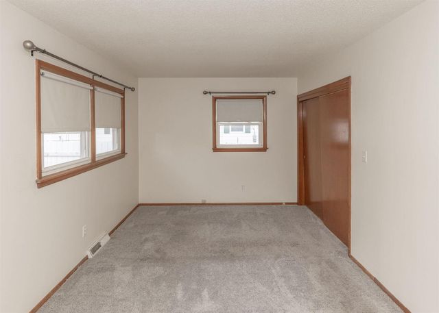 905 79th Avenue W, Rock Island, IL 61201