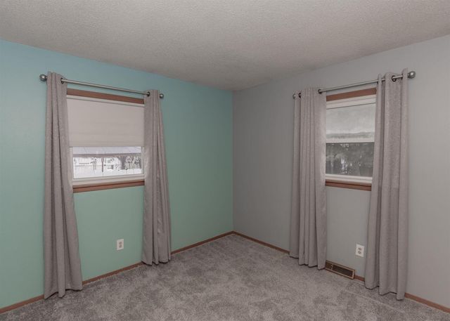 905 79th Avenue W, Rock Island, IL 61201