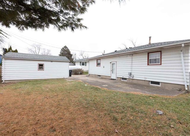 905 79th Avenue W, Rock Island, IL 61201