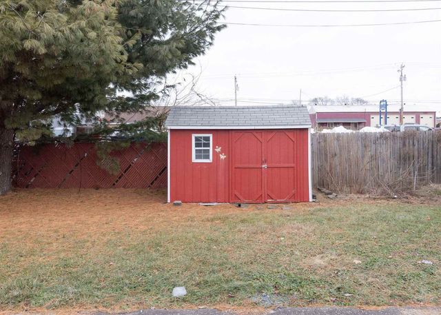 905 79th Avenue W, Rock Island, IL 61201