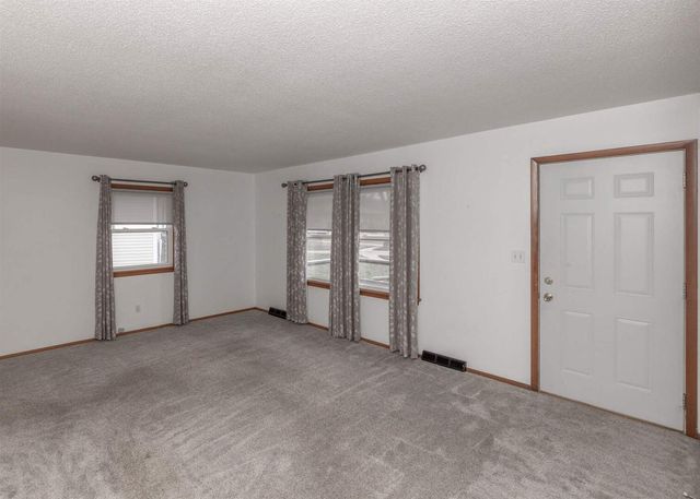 905 79th Avenue W, Rock Island, IL 61201