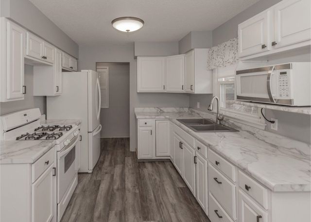 905 79th Avenue W, Rock Island, IL 61201