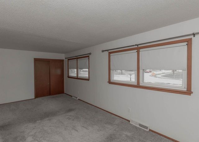 905 79th Avenue W, Rock Island, IL 61201