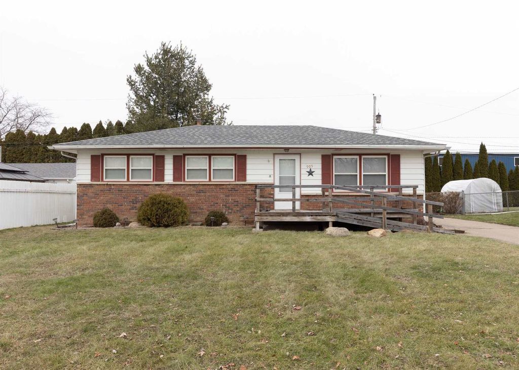 905 79th Avenue W, Rock Island, IL 61201