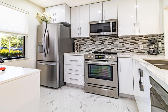 2941 N NOB HILL Road 112, Sunrise, FL 33322