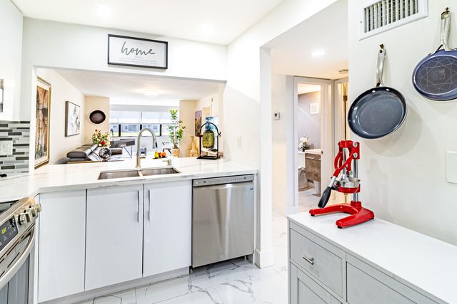 2941 N NOB HILL Road 112, Sunrise, FL 33322