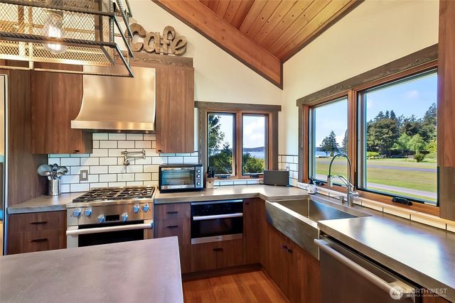 335 Blakely Drive, Blakely Island, WA 98222