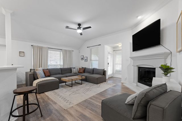 1024 Shortleaf Pine Drive, Arlington, TX 76012