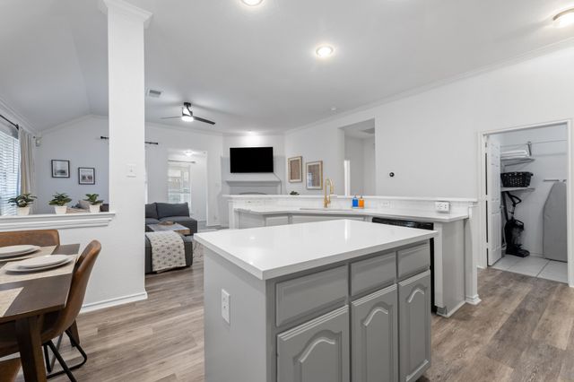 1024 Shortleaf Pine Drive, Arlington, TX 76012