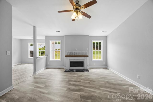1528 Oakdale Green Drive, Charlotte, NC 28216