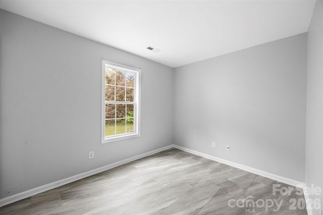 1528 Oakdale Green Drive, Charlotte, NC 28216