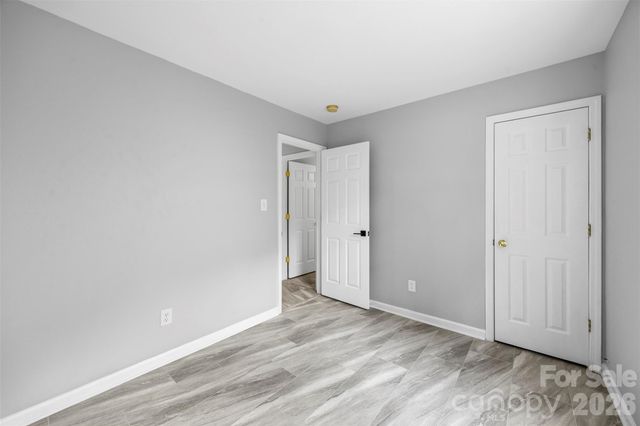 1528 Oakdale Green Drive, Charlotte, NC 28216
