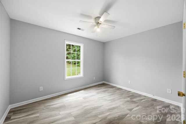 1528 Oakdale Green Drive, Charlotte, NC 28216