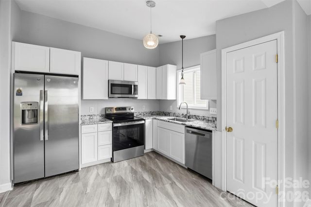 1528 Oakdale Green Drive, Charlotte, NC 28216