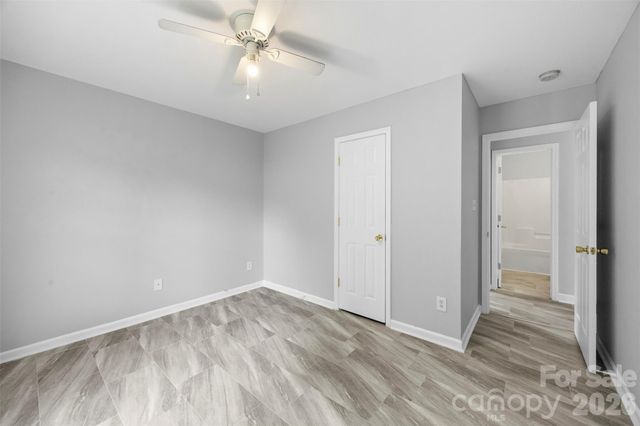 1528 Oakdale Green Drive, Charlotte, NC 28216