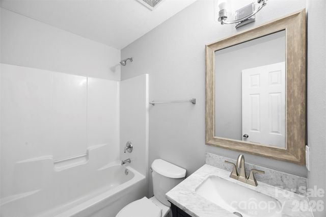 1528 Oakdale Green Drive, Charlotte, NC 28216
