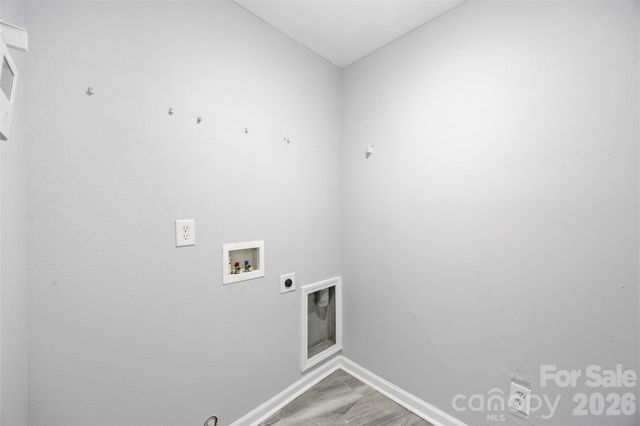 1528 Oakdale Green Drive, Charlotte, NC 28216