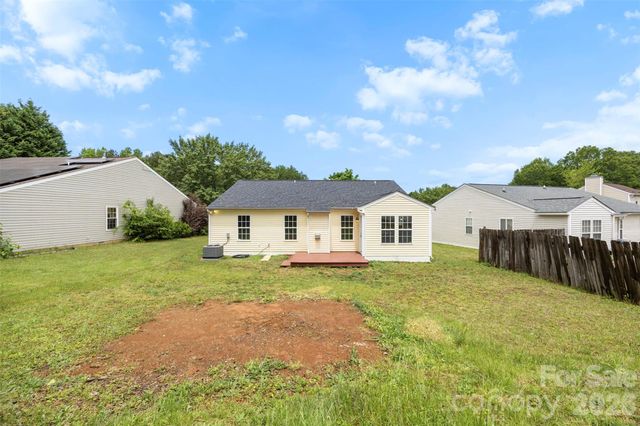 1528 Oakdale Green Drive, Charlotte, NC 28216
