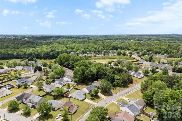 1528 Oakdale Green Drive, Charlotte, NC 28216