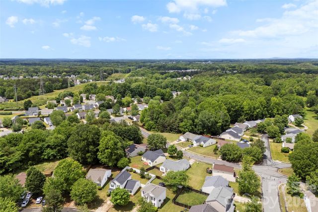 1528 Oakdale Green Drive, Charlotte, NC 28216