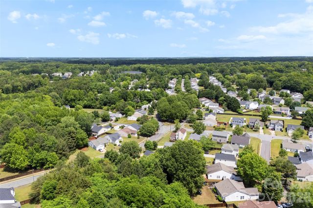 1528 Oakdale Green Drive, Charlotte, NC 28216