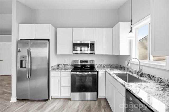 1528 Oakdale Green Drive, Charlotte, NC 28216
