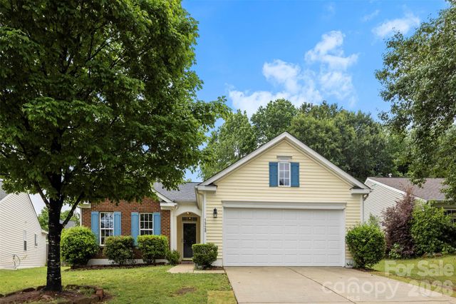 1528 Oakdale Green Drive, Charlotte, NC 28216