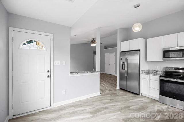 1528 Oakdale Green Drive, Charlotte, NC 28216