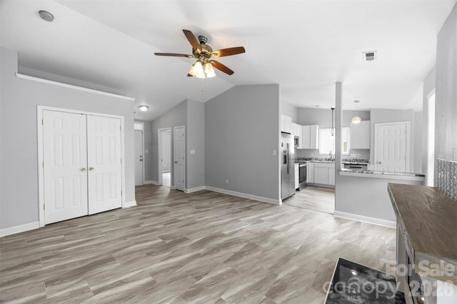 1528 Oakdale Green Drive, Charlotte, NC 28216