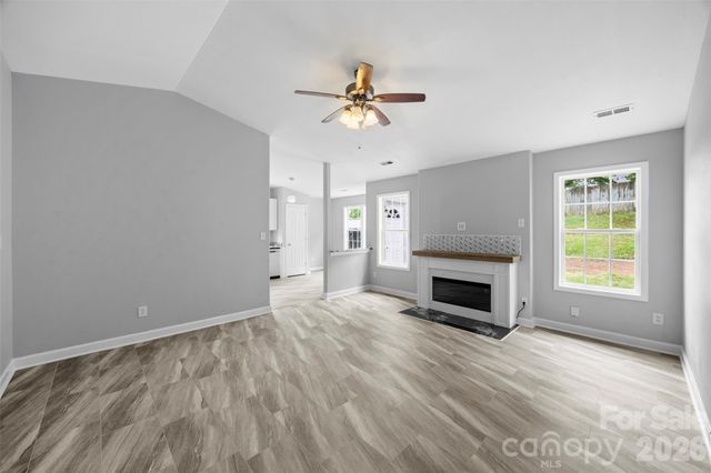 1528 Oakdale Green Drive, Charlotte, NC 28216