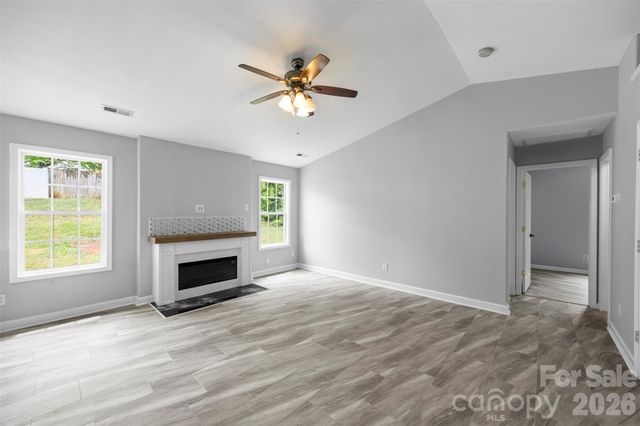 1528 Oakdale Green Drive, Charlotte, NC 28216