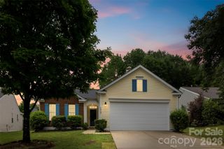 1528 Oakdale Green Drive, Charlotte, NC 28216
