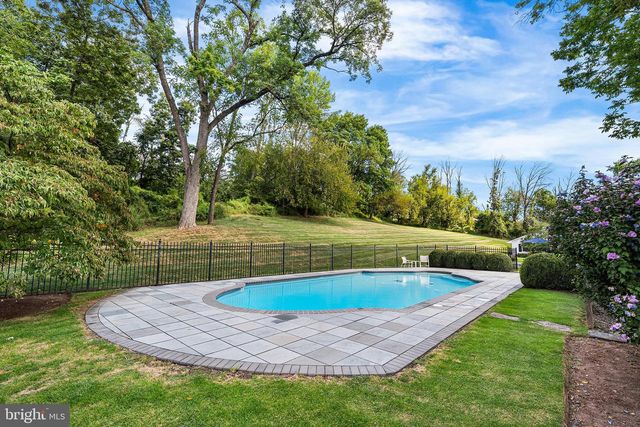 5595 RIDGEVIEW DR, Doylestown, PA 18902