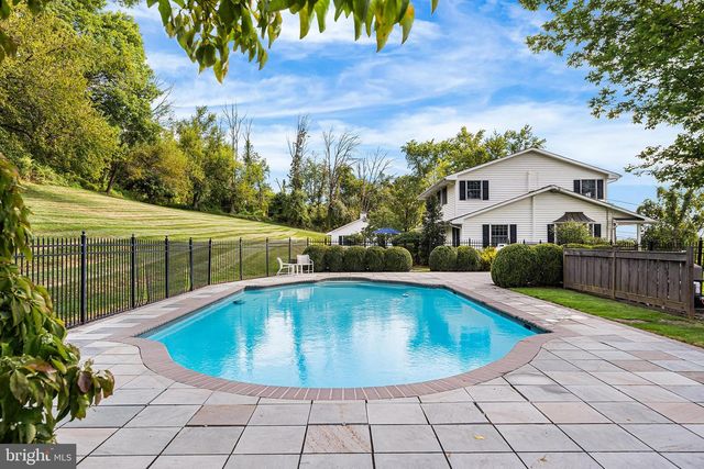 5595 RIDGEVIEW DR, Doylestown, PA 18902
