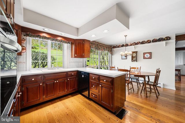 5595 RIDGEVIEW DR, Doylestown, PA 18902