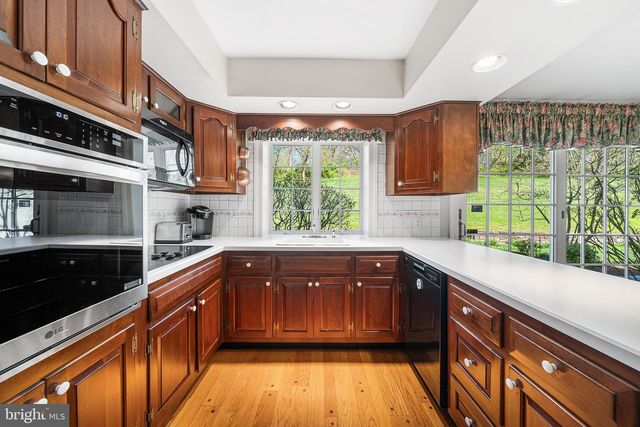 5595 RIDGEVIEW DR, Doylestown, PA 18902