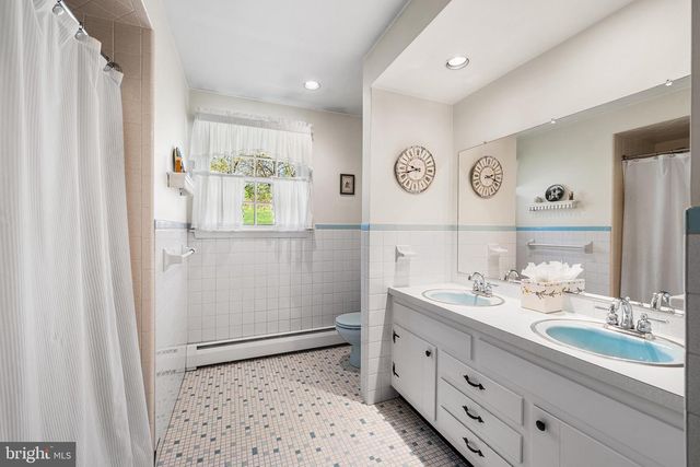 5595 RIDGEVIEW DR, Doylestown, PA 18902