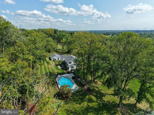 5595 RIDGEVIEW DR, Doylestown, PA 18902