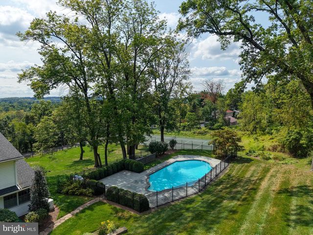 5595 RIDGEVIEW DR, Doylestown, PA 18902