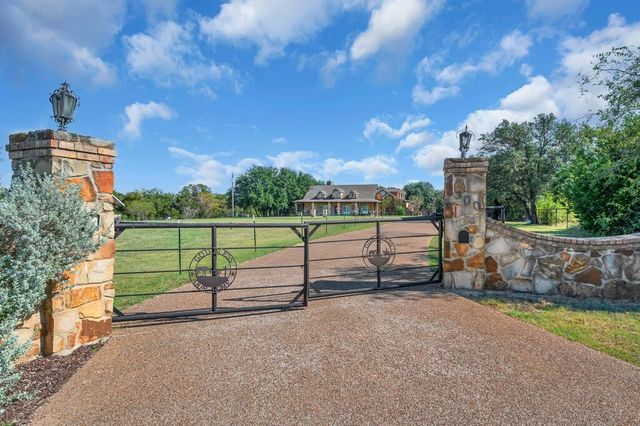 2300 N ROCK CREEK Road, Waco, TX 76708