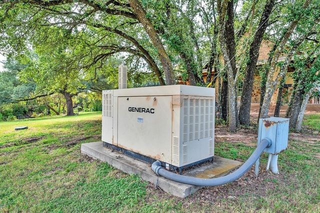 2300 N ROCK CREEK Road, Waco, TX 76708