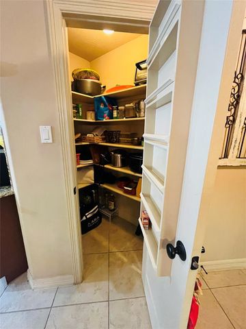 2106 Cambridge Bay Drive, Pearland, TX 77584