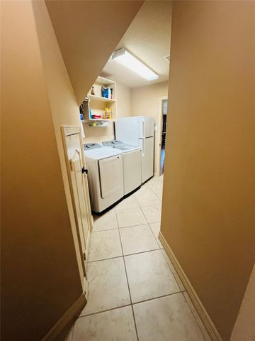 2106 Cambridge Bay Drive, Pearland, TX 77584