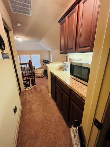 2106 Cambridge Bay Drive, Pearland, TX 77584