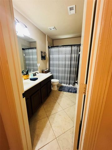 2106 Cambridge Bay Drive, Pearland, TX 77584