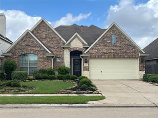2106 Cambridge Bay Drive, Pearland, TX 77584
