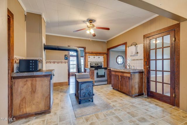 22587 Us Hwy 58, Castlewood, VA 24224