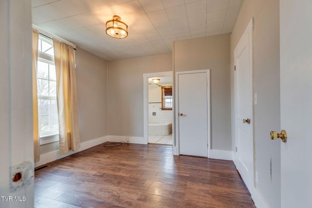 22587 Us Hwy 58, Castlewood, VA 24224