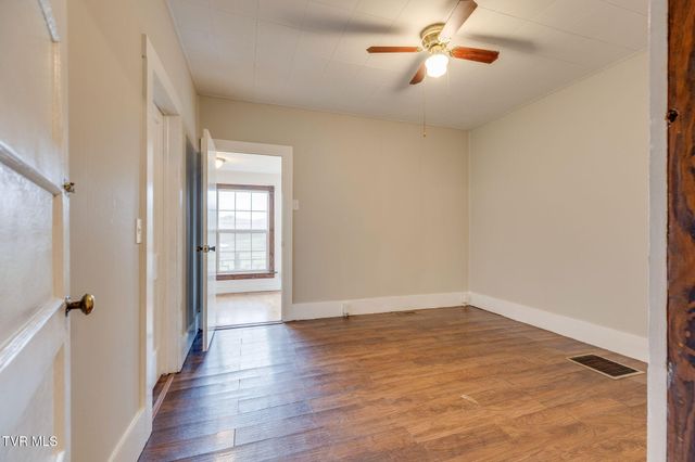 22587 Us Hwy 58, Castlewood, VA 24224