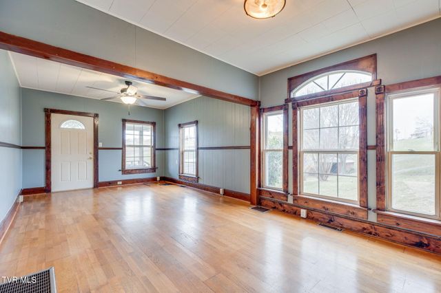 22587 Us Hwy 58, Castlewood, VA 24224